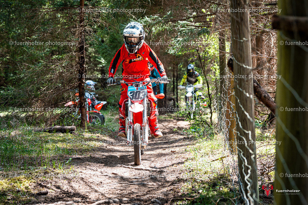 fuernholzer_250501-C2-394 | Fotografische Impressionen von der Red Stag Enduro Extreme by fuernholzer-photography.com. Endurosport in Österreich fotografisch festgehalten von fuernholzer. Auftragsfotografie für Private, Gewerbefotos und Industriefotografie. Eventfotografie, Sportfotografie und Motorsportfotografie. Anbieter von Fotoworkshops, Fototraining, fotografischen Vorträgen und Fotoseminaren.