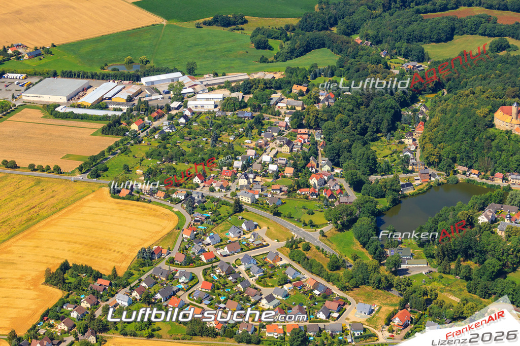 Die Luftaufnahme der Stadt Schoenfels wurde vom UL-Flugzeug heraus erstellt ( keine Drohne )- hohe Auflösung für beste Qualität