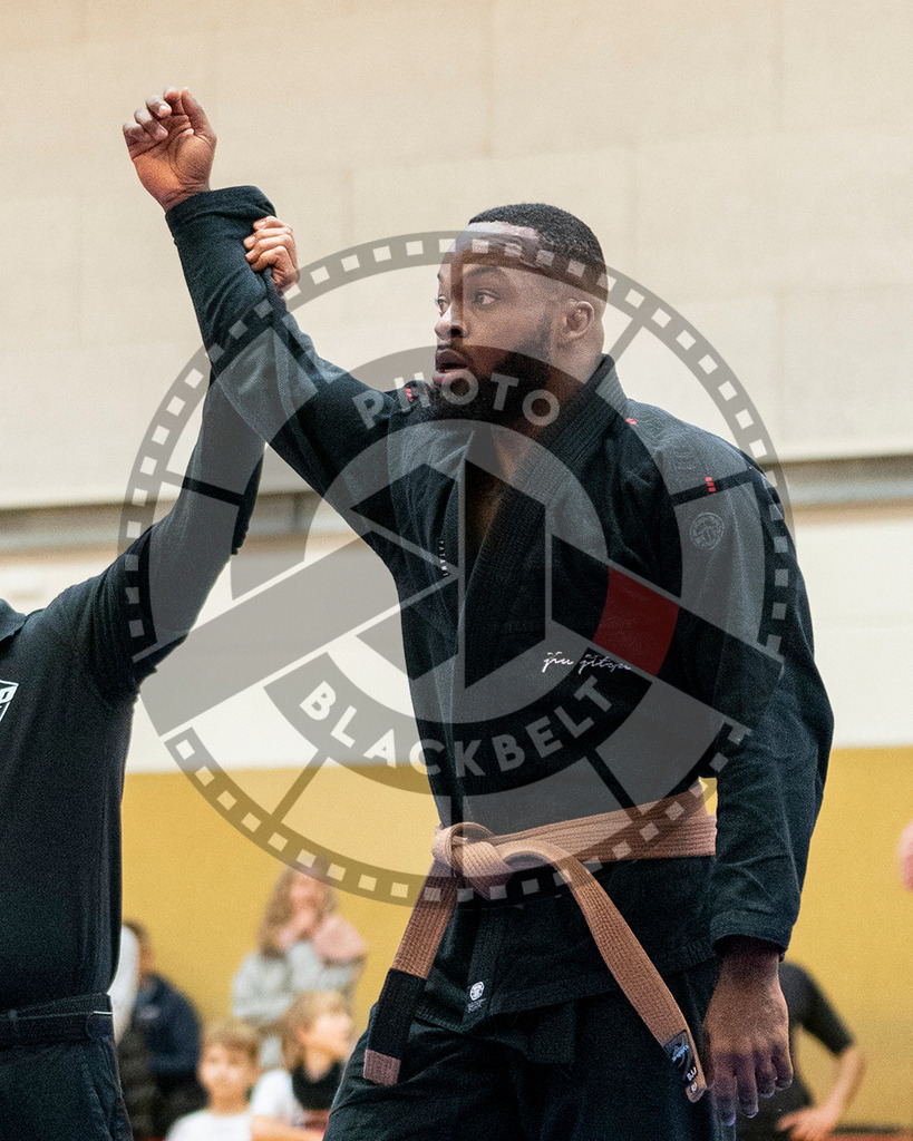 20231118PBB10280 | Fighters compete during the AJP Tour 600 Frankfurt Championship in Frankfurt/Main, Germany, on November 18, 2023.