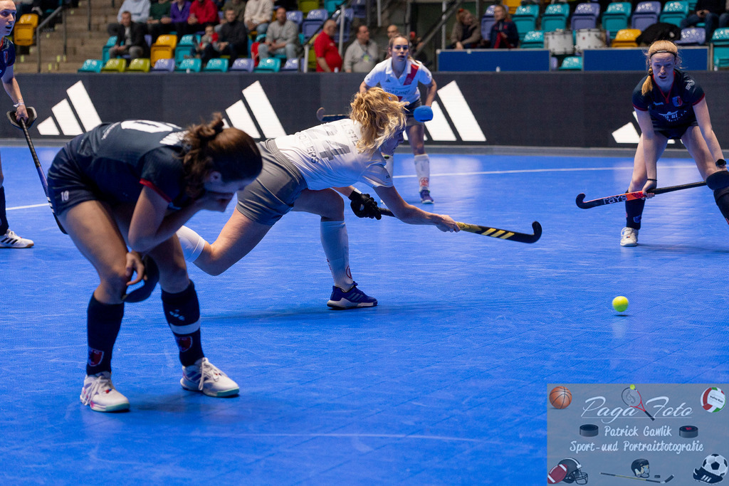 Volvo E.R.B. Final 4 Halbfinale Frauen: Der Club an der Alster - Berlienr HC, 25.01.2025 | Emily Wolbers (Der Club an der Alster #24) mit dem Schuss aufs Tor, Der Club an der Alster - Berliner HC, Frankfurt, Süwag Arena, 25.1.2025 - Realisiert mit Pictrs.com