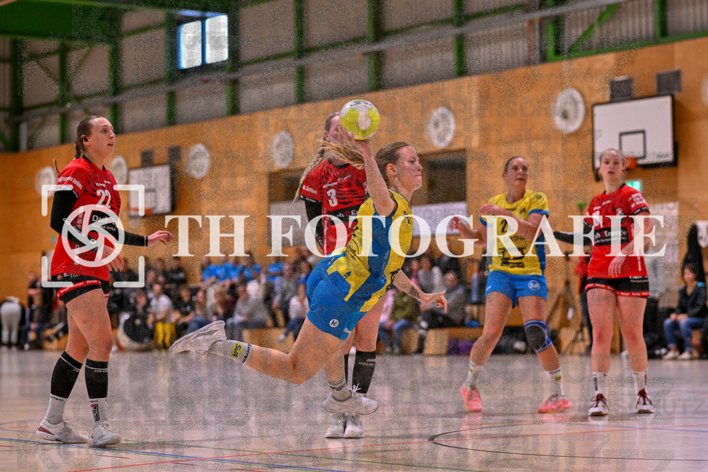 GER, SG Maulburg/Steinen - SV Allensbach 2, Frauen-Handball, Oberliga Suedbaden, 1. Spieltag, Saison 2024/2025, 28.09.2024 | Tanja Speierl (SV Allensbach 2, #17) beim Wurf am Kreis.GER, SG Maulburg/Steinen - SV Allensbach 2, Frauen-Handball, Oberliga Suedbaden, 1. Spieltag, Saison 2024/2025, 28.09.2024Foto: TH Fotografie/Thomas Hess