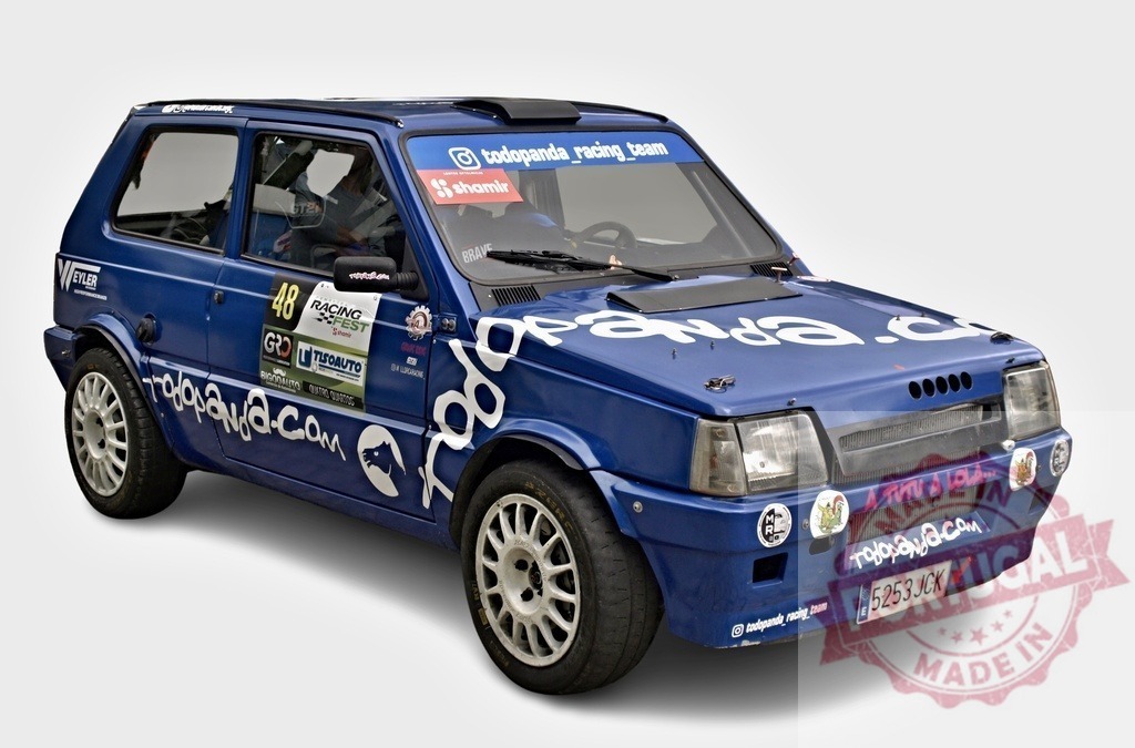Tuned Fiat Panda 4x4 participating in a rally competition | Customized Fiat Panda 4x4 ready for an off-road rally race, showing sponsors and racing number - Realisiert mit Pictrs.com