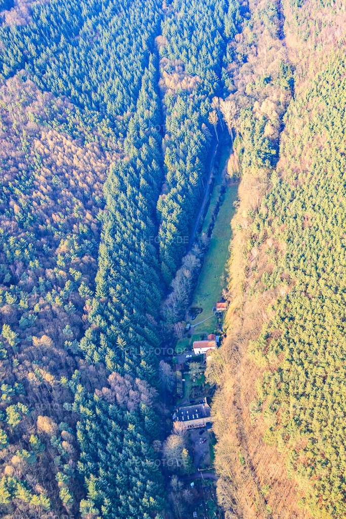 Luftbild: Stiftung Hainbachtal in Gleisweiler im Bundesland Rheinland-Pfalz in Deutschland. Foto: IMG_61636.jpg vom 18.01.2014 durch Werner Riehm/FLY-FOTO.deStiftung Hainbachtal