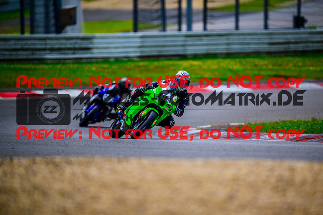 MaZZes_FotoMatrix_240717_6007705_9487 | WEISS