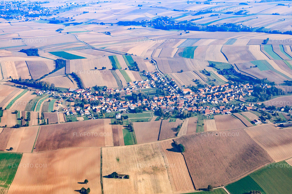 Aerial view: View of the town from the south in Aschbach in the state Bas-Rhin, France. – Photo: IMG_45898.jpg taken on 10/16/2011 by Werner Riehm/FLY-FOTO.com – Resolution of the original: 4570 x 3047 px