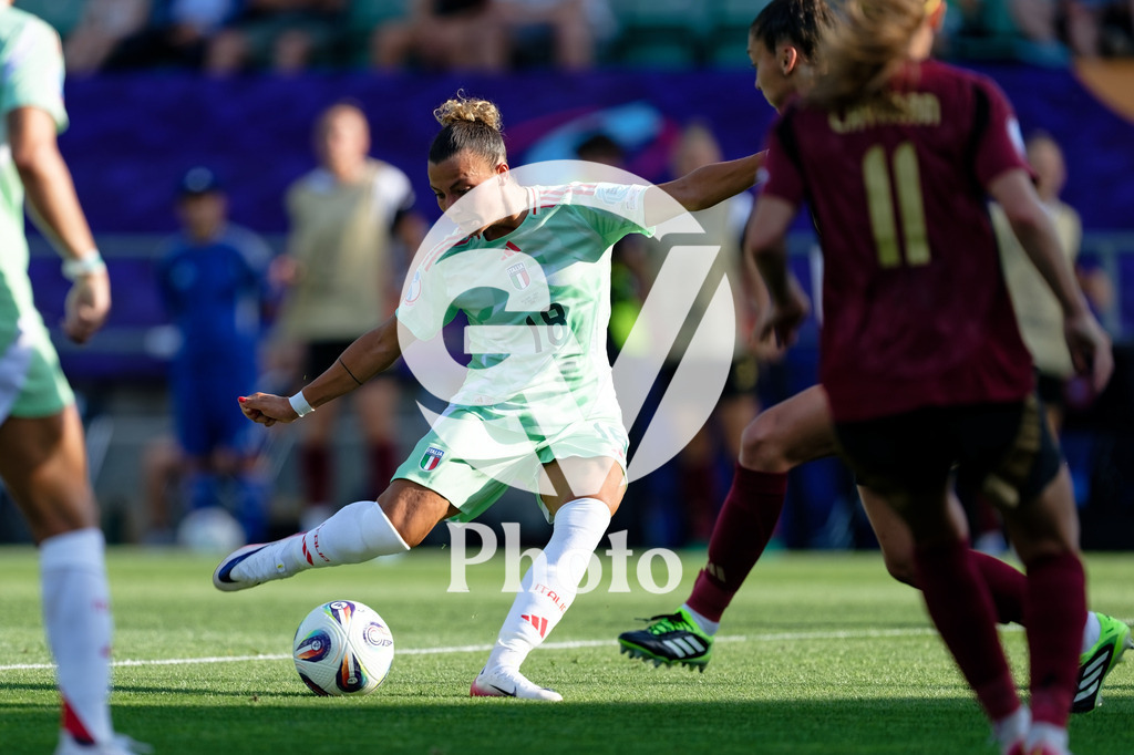 Belgium v Italy - UEFA Women's EURO 2025 Group B | SION, SWITZERLAND - JULY 3: Arianna Caruso of Italy shoots for goal  during the UEFA Womens EURO 2025 Group B match between Belgium and Italy at Stade de Tourbillon on July 3, 2025 in Sion, Switzerland. (Photo by Giuseppe Velletri/Sports Press Photo/Getty Images)