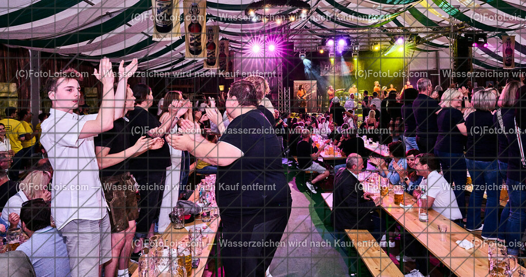 ALP5581_VOLKSFEST_Bieranstich_Musik Die HIGHLIGHTS | (C)FotoLois.com, Alois Spandl, BIERANSTICH im Festzelt beim WIESELBURGER VOLKSFEST mit den TSCHECHEN als Vorband und dem Auftritt von Die HIGHLIGHTS, Mi 28. Juni 2023.