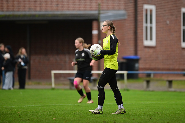 Fußball I Juniorinnen I Saison 2025-2026 I Niedersachsenpokal I Viertelfinale I JFV A-O-B-H-H - FC Rosengarten I 32384 | Der Sportfotograf. - Realisiert mit Pictrs.com