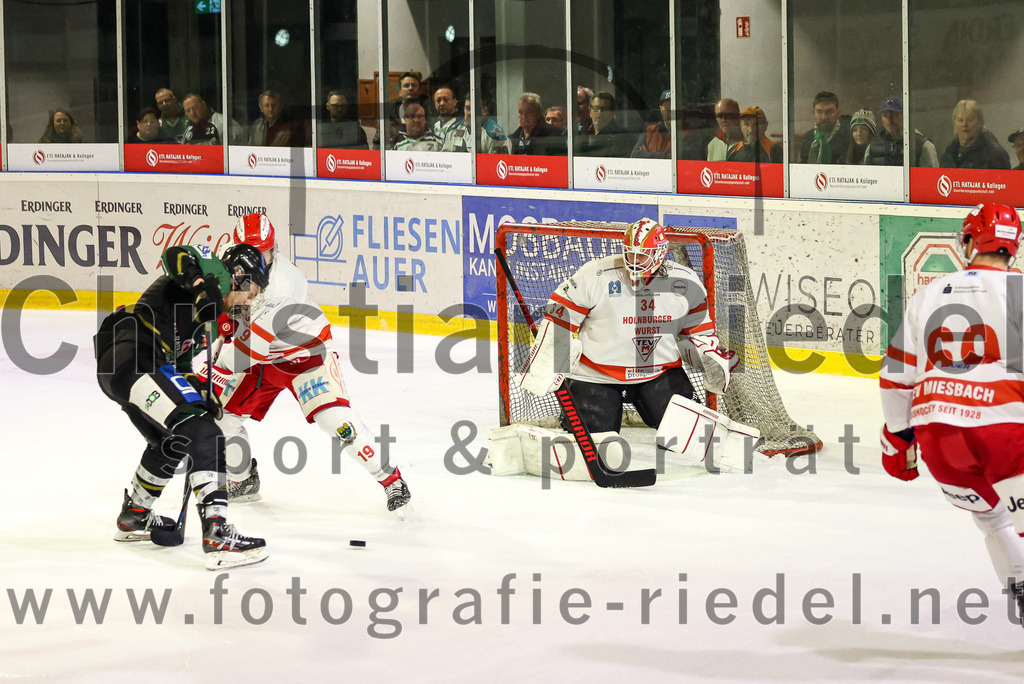 2023-03-19_133_TSV_Erding_gegen_TEV_Miesbach | Erding, Deutschland, 19.03.2023:
Eishockey, Bayernliga Playoffs 2022 / 2023, Halbfinale, TSV Erding gegen TEV Miesbach, Endergebnis: 

Stefan Mechel (TEV Miesbach, #19), Timon Ewert (TEV Miesbach, #34), Nikolaus Meier (TEV Miesbach, #69)

Foto: Christian Riedel / fotografie-riedel.net
