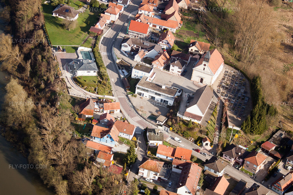 Aerial view: View of the town in Munchhausen in the state Bas-Rhin, France.Photo: IMG_25600.jpg taken on 04/02/2010 by Werner Riehm/FLY-FOTO.comResolution of the original: 4752 x 3168 px