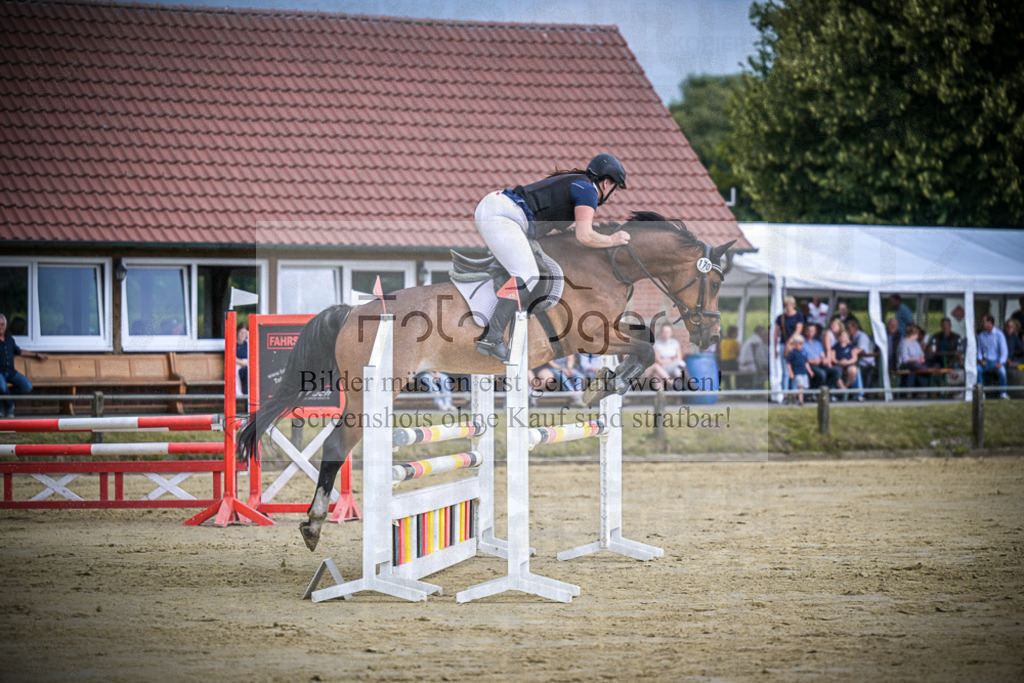 DOS_1050 | Entdecke hochwertige Reitturnierfotos von Foto Oger. Professionell, emotional und authentisch – jetzt Lieblingsmomente im Shop bestellen.Deutschlandweite Turnierfotografie. - Realisiert mit Pictrs.com