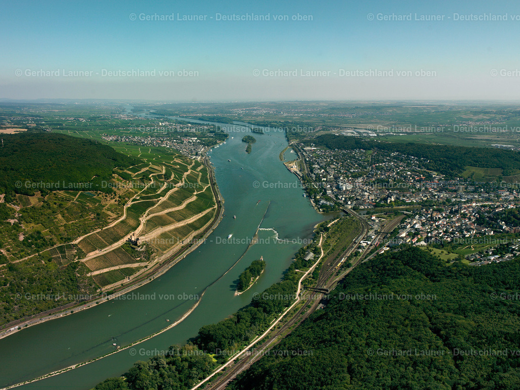 4s06041 | Der Rhein bei Bingen mit den Rüdesheimer Weinterrassen