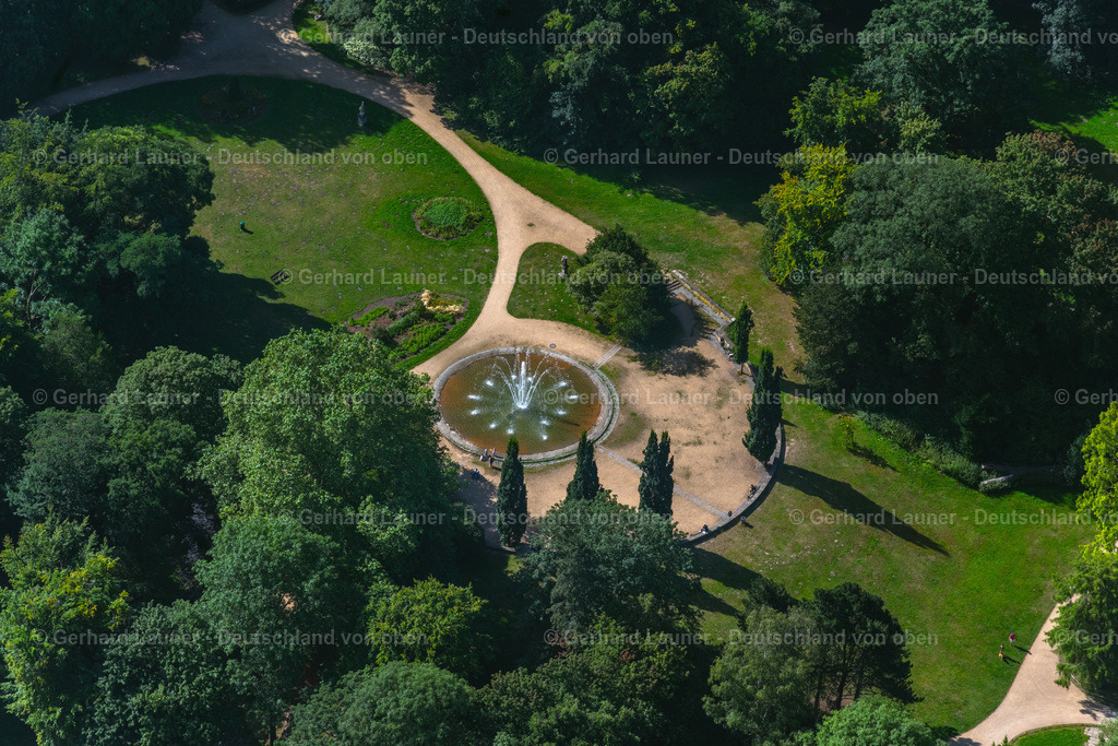 4035243 | BRAUNSCHWEIG 31.07.2020 Wasserspiele- Brunnen im "Inselwall Park" in Braunschweig im Bundesland Niedersachsen, Deutschland. // Water - fountain in "Inselwall Park" in Brunswick in the state Lower Saxony, Germany. Foto: Gerhard Launer