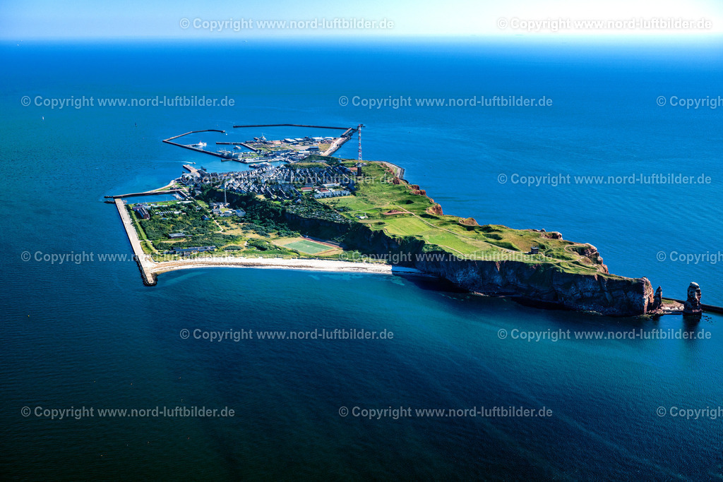 Helgoland_ELS_8086280824 | HELGOLAND 28.08.2024 Küsten- Landschaft der Insel Helgoland in der Nordsee im Bundesland Schleswig-Holstein, Deutschland. Weiterführende Informationen bei: Helgoland Tourismus-Service. // Coastal landscape of the island of Helgoland in the North Sea in the state of Schleswig-Holstein, Germany. Further information at: Helgoland Tourismus-Service. Foto: Martin Elsen