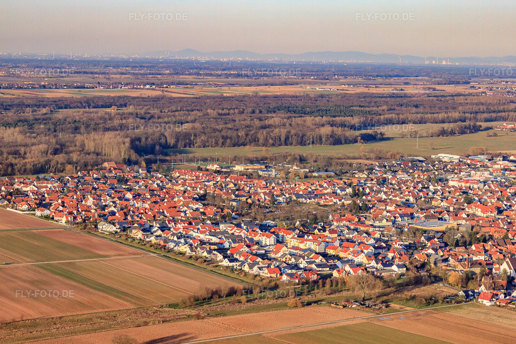 Luftbild: Lothringer Straße in Offenbach an der Queich im Bundesland Rheinland-Pfalz in Deutschland. Foto: IMG_62451.jpg vom 24.02.2014 durch Werner Riehm/FLY-FOTO.de