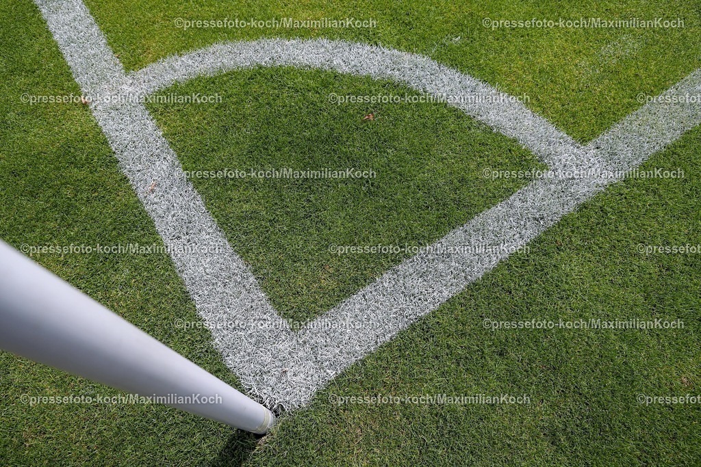 1FC12072501048 | 12.07.2025, Fußball, SV Bergisch Gladbach 09 - 1. FC Köln, Testspiel, BELKAW-Arena, Saison 2025 2026: Symbolbild Fußballplatz Eckfahne EckstocßDFB regulations prohibit any use of photographs as image sequences and or quasi-video.