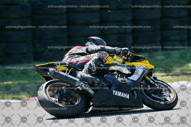 26BT01-0871 | markuskiefer.com - Realisiert mit Pictrs.com