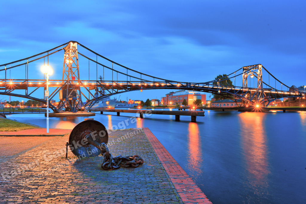 038 Wilhelmshaven KW-Brücke - 07-06-2019 -R Ganske Kopie | Onlineshop mit Bildern von Stränden, Häfen und Meer. Leinwände, Poster, Kalender und andere Materialien erhältlich. Kommerzielle Lizenzen möglich.  - Realisiert mit Pictrs.com