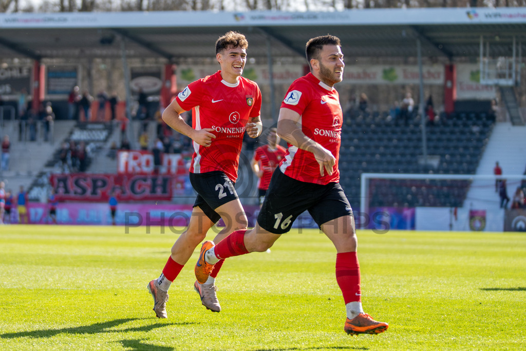 SG Sonnenhof Großaspach vs. KSV Hessen Kassel, Fussball, Regionalliga Südwest, 23. Spieltag, Saison 2025/2026, 07.03.2026 | Marius Kunde (SG Sonnenhof Großaspach, #16) und Luca Damiano Molinari (SG Sonnenhof Großaspach, #21),SG Sonnenhof Großaspach vs. KSV Hessen Kassel, Fussball, Regionalliga Südwest, 23. Spieltag, Saison 2025/2026, 07.03.2026Foto: photosbyphips/Philip Ziegler