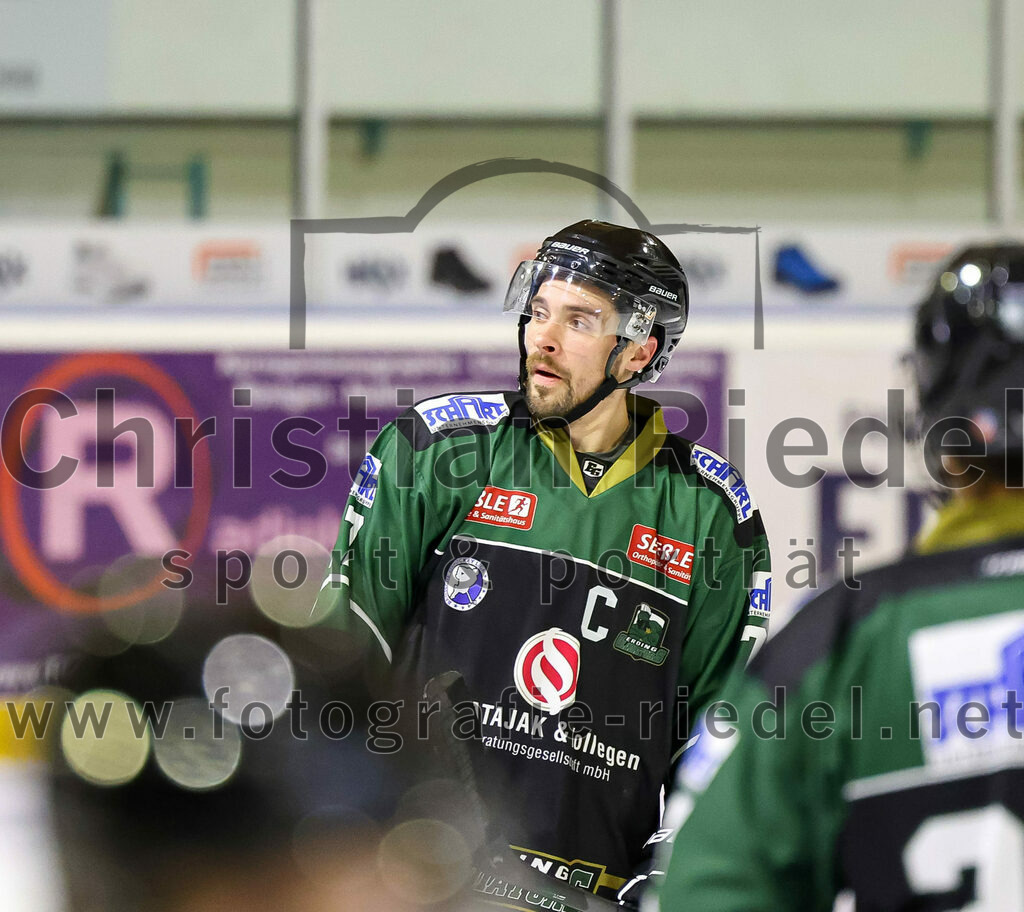 2022-11-04_036_Eishockey_TSV_Erding_gegen_TSV_Peissenberg | Erding, Deutschland, 04.11.2022:
Eishockey, Bayernliga 2022 / 2023, 10. Spieltag, TSV Erding gegen TSV Peißenberg, Endergebnis: 4:3

Philipp Michl (Erding Gladiators, #77)

Foto: Christian Riedel / fotografie-riedel.net