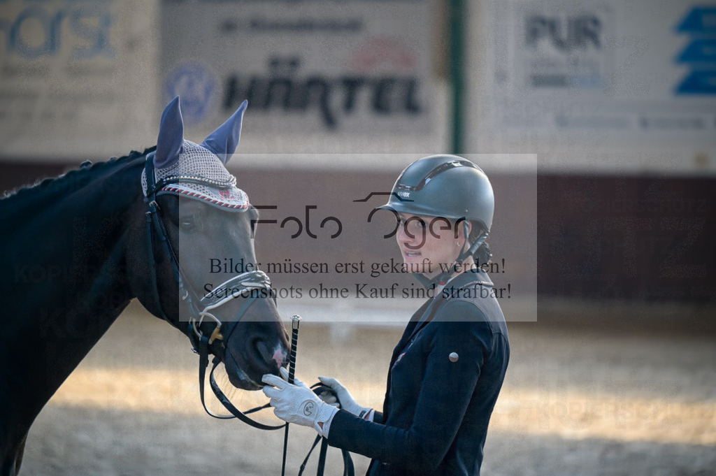 Reitturnier Voxtrup | Entdecke hochwertige Reitturnierfotos von Foto Oger. Professionell, emotional und authentisch – jetzt Lieblingsmomente im Shop bestellen.Deutschlandweite Turnierfotografie. - Realisiert mit Pictrs.com