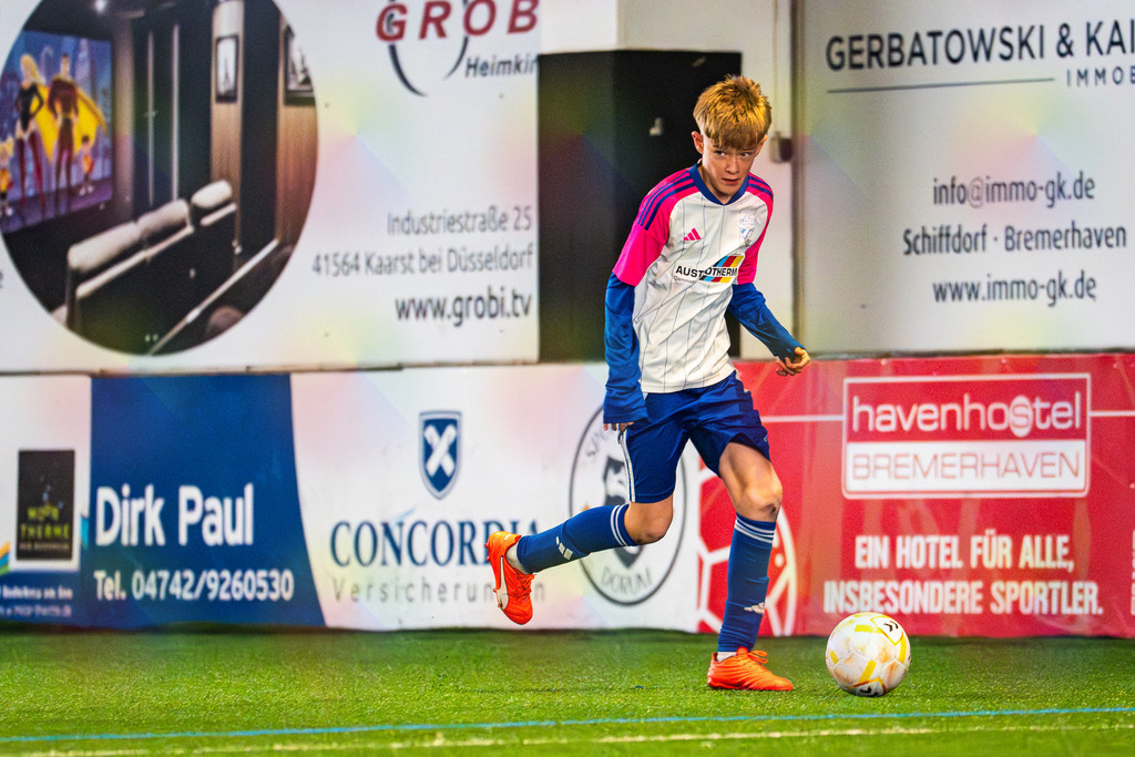 _BLR9850 | Professionelle Fußball- und Sportfotografie. Spielbilder online ansehen und kaufen – Einzelbilder oder komplette Galerien in hoher Qualität. - Realisiert mit Pictrs.com