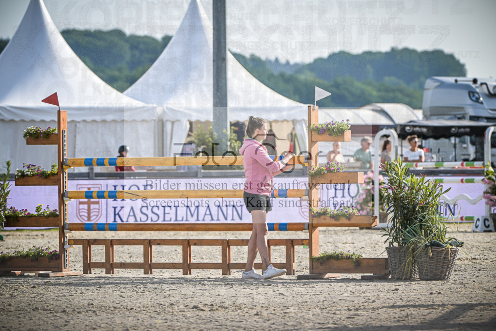 DOS_8961 | Entdecke hochwertige Reitturnierfotos von Foto Oger. Professionell, emotional und authentisch – jetzt Lieblingsmomente im Shop bestellen.Deutschlandweite Turnierfotografie. - Realisiert mit Pictrs.com