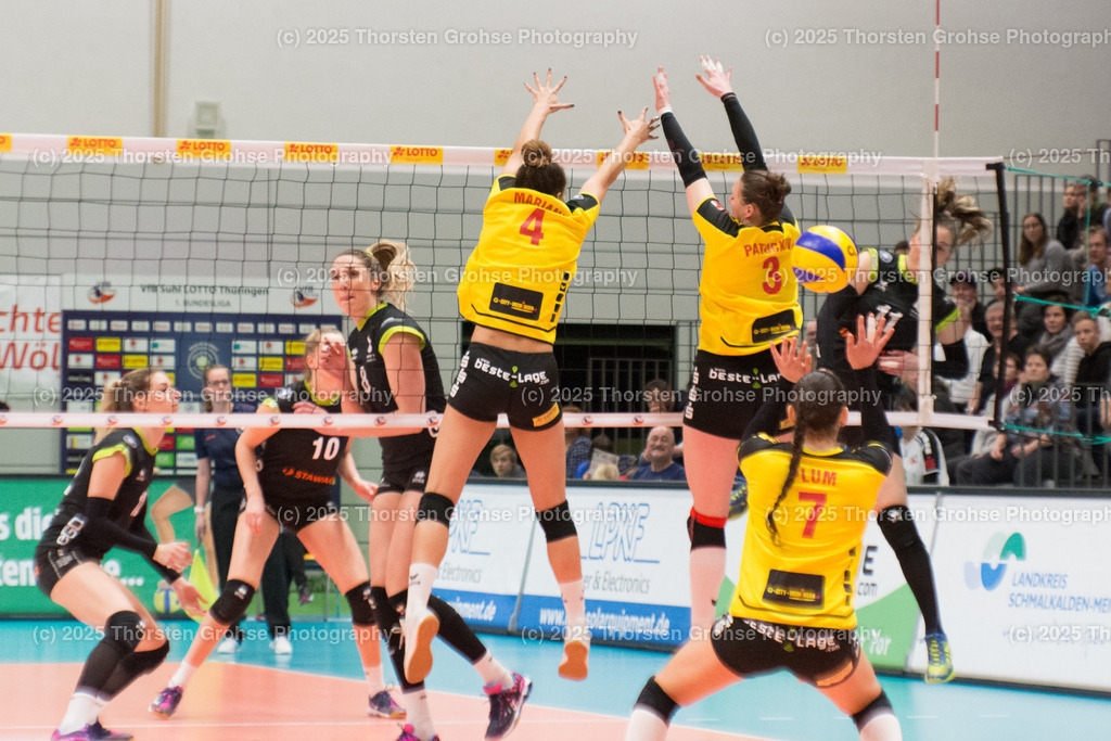 VBL VFB SUHL vs. LADIES IN BLACK AACHEN | VFB Suhl am Ball; VBL VFB SUHL vs. LADIES IN BLACK AACHEN, Volleyball-Bundesliga Frauen am 03.02.2018 in der Multihalle in Meiningen, (Deutschland) - Realisiert mit Pictrs.com