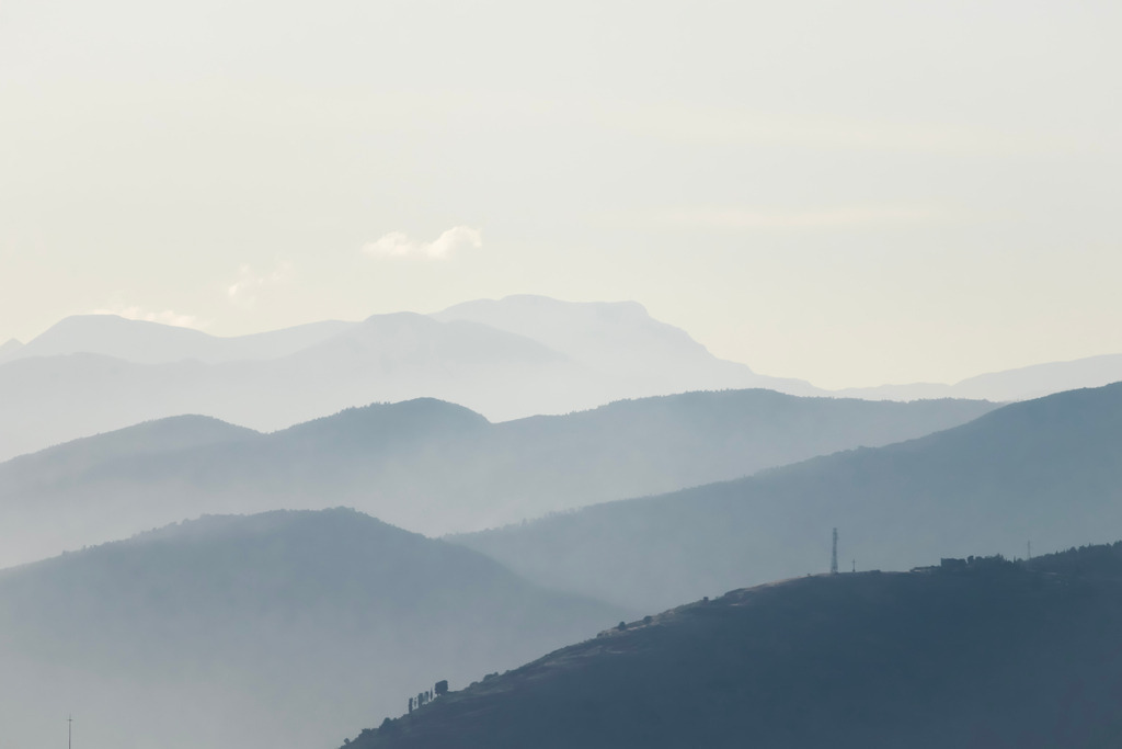 Die Berge | Ich bin ein Fotograf aus Berlin und fotografiere aus Spaß an der Freude :) Meinen Motiven setze ich keine thematischen Grenzen. Somit bin ich beispielsweise in der Tierfotografie, Landschaftsfotografie, Sportfotografie sowie Streetphotography anzutreffen.