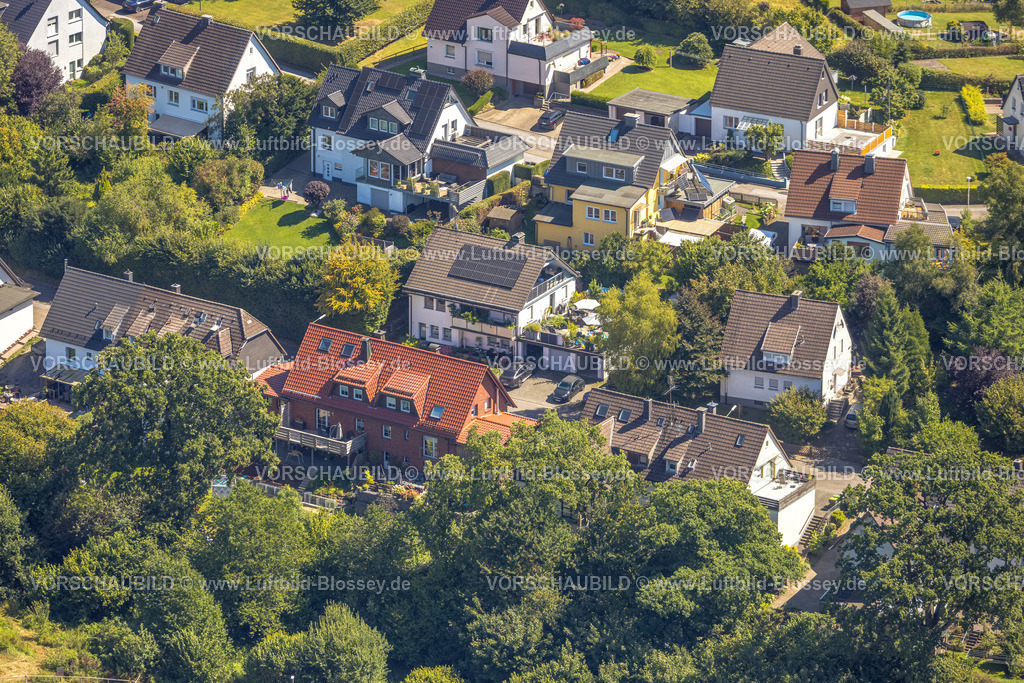 Kierspe250813118 | Luftbild, Wohnhaus mit Solardach an der Wiesenstraße, Höferhof, Kierspe, Sauerland, Nordrhein-Westfalen, Deutschland