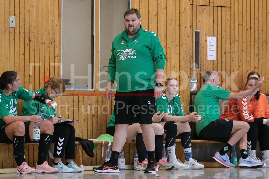 Handball, Testspiel Frauen, Buxtehuder SV - SV Werder Bremen | v.li.: Timm Dietrich (Trainer, Cheftrainer, SV Werder Bremen)