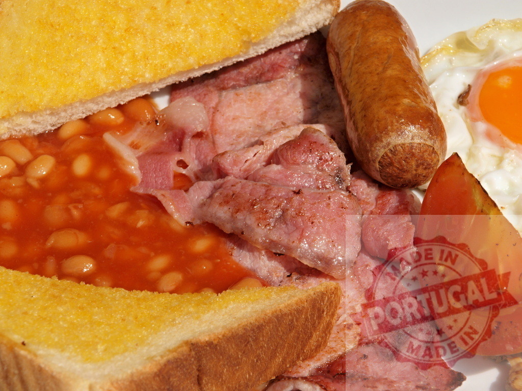 Full English breakfast with bacon, beans, sausage, egg | Full English breakfast platter serving bacon, baked beans, sausage, fried egg, toast, and tomato - Realized with Pictrs.com