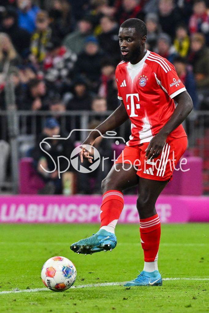 FC Bayern München - Borussia Dortmund | MUNICH, GERMANY - with ball Dayot UPAMECANO (FC Bayern Munich 2) during the bundesliga match between FC Bayern Munich vs. Borussia Dortmund on matchday 7 at Allianz Arena on October 18, 2025 in Munich, Germany / DFL REGULATIONS PROHIBIT ANY USE OF PHOTOGRAPHS AS IMAGE SEQUENCES AND/OR QUASI-VIDEO