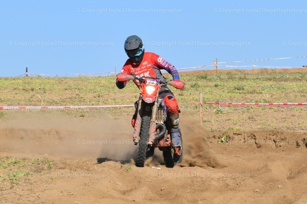 DSC_0446 | Sportfotografie , Motorsport, Motoross, Reitsport, Mointainbike, Enduro,
Landschaft , Outdoor, Eventfotografie, Landschaft, Bilder online bestellen - Realisiert mit Pictrs.com