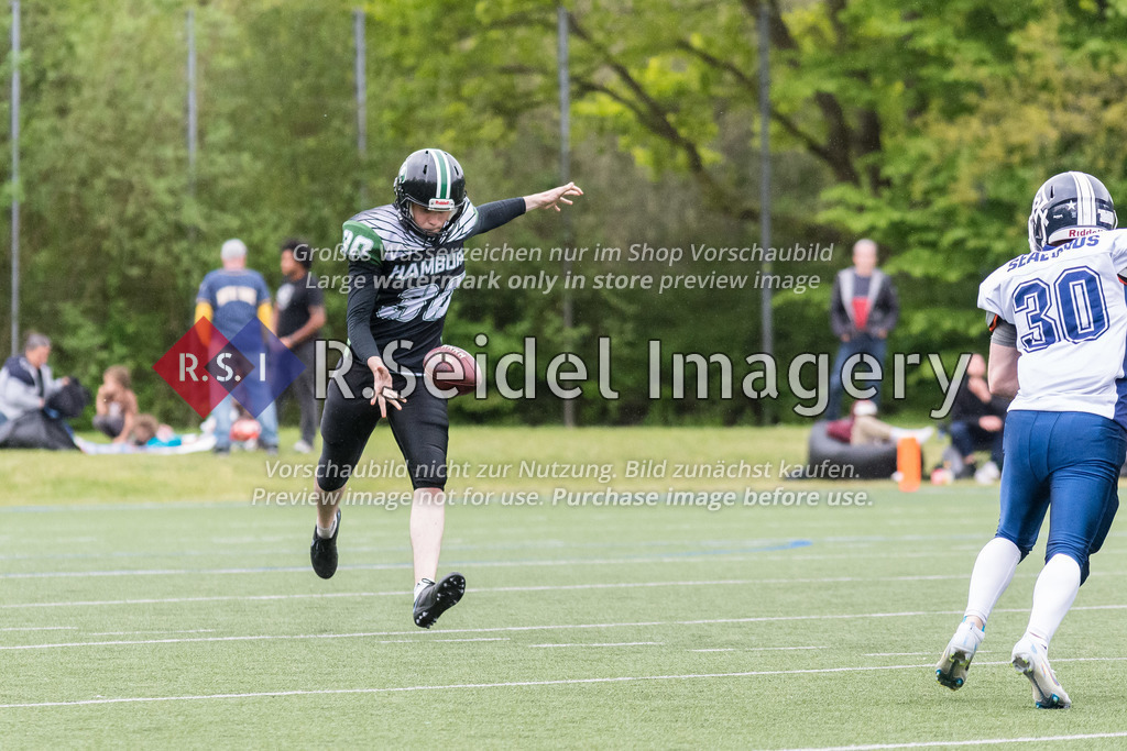 Fußball, Saison 2022, Oberliga Nord, Hamburg Black Swans - Flensburg Sealoards, Swans Field (Hamburg), 07.05.2022, 1. Spieltag | Jakob Storck (#30, Swans)
