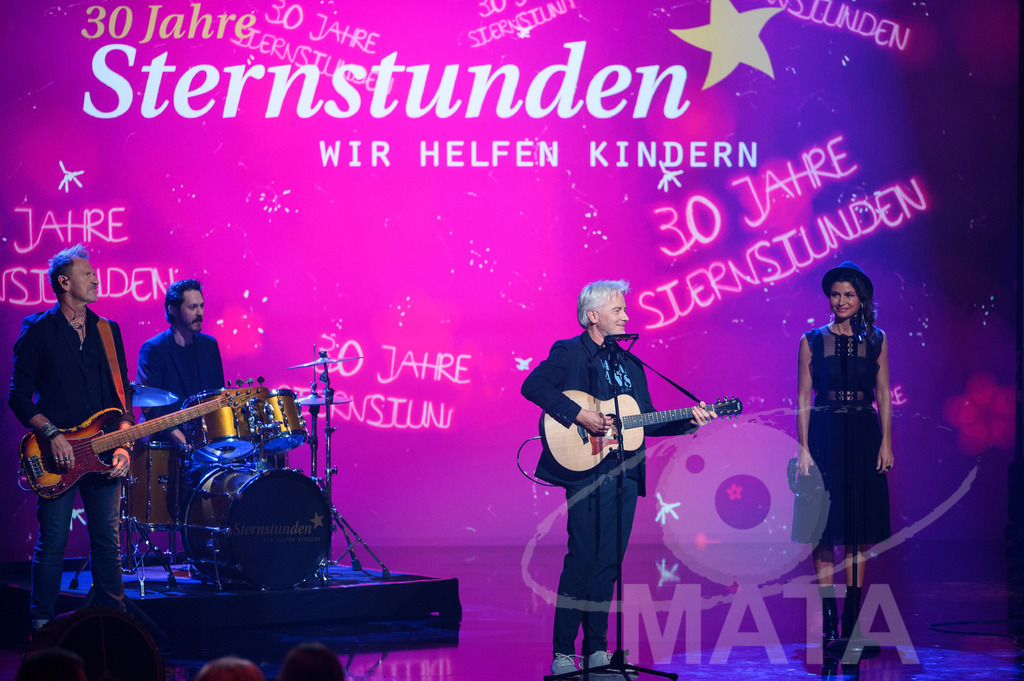 _DWI6038 | Werner Schmidbauer bei '30 Jahre Sternstunden-Gala 2023' in der Frankenhalle. Nürnberg, 15.12.2023 - Realisiert mit Pictrs.com