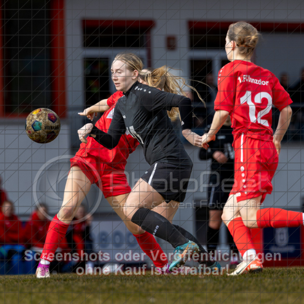 20250223_134428_0377 | #,1.FC Donzdorf (rot) vs. TSV Tettnang (schwarz), Fussball, Frauen-WFV-Pokal Achtelfinale, Saison 2024/2025, Rasenplatz Lautertal Stadion, Süßener Straße 16, 73072 Donzdorf, 23.02.2025 - 13:00 Uhr,Foto: PhotoPeet-Sportfotografie/Peter Harich