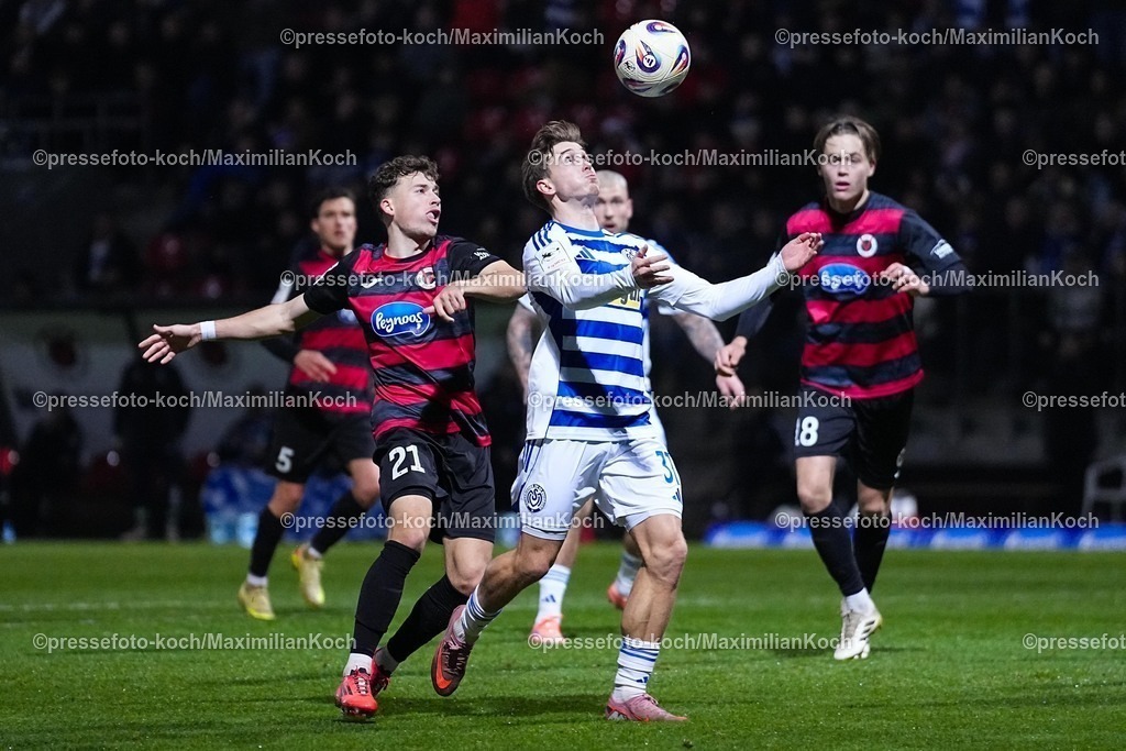xYDRx21122501024 | 21.12.2025, xydrx, Fußball, 3.Liga, FC Viktoria Köln - MSV Duisburg, Saison 2025 2026, Sportpark Höhenberg: Lucas Wolf (FC Viktoria Köln #21) im Zweikampf gegen Patrick Sussek (MSV Duisburg #37)       DFB regulations prohibit any use of photographs as image sequences and or quasi-video.Photo: xYannisxDreimannxPressefotoKochx