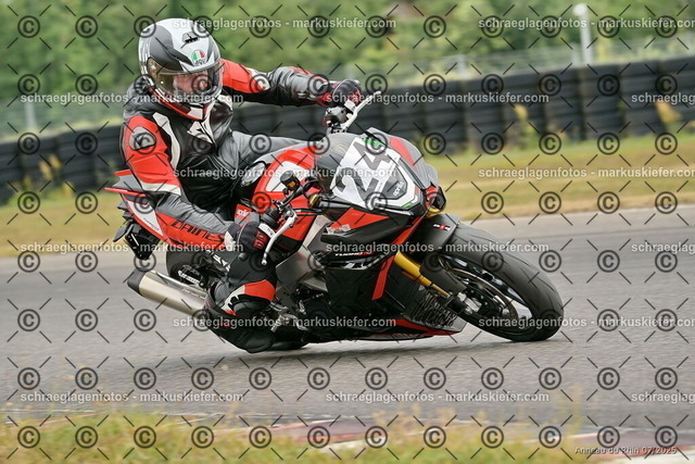 25bt05-1212 | markuskiefer.com - Realisiert mit Pictrs.com