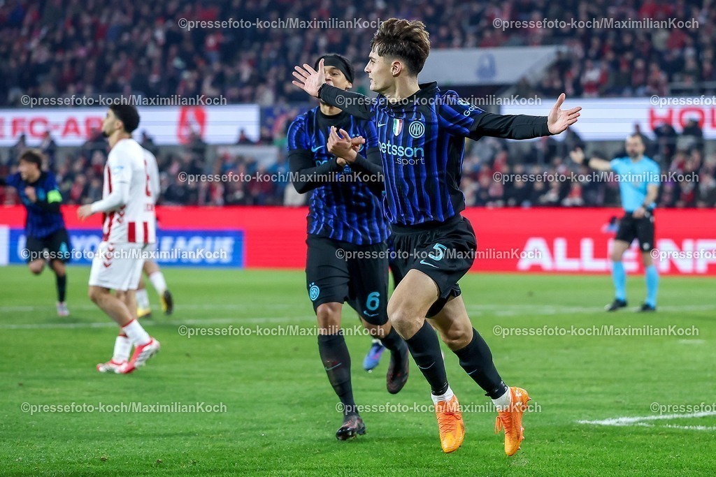 1FC04022601061 | 04.02.2026, Fußball, UEFA Youth League, U19 1. FC Köln - Inter Mailand, Sechzehntelfinale, RheinEnergie-STADION, Saison 2025 2026: Torjubel nach dem Tor zum 1:0 durch Torschütze Leonardo Bovio (FC Internazionale Milano #05)    DFB regulations prohibit any use of photographs as image sequences and or quasi-video.