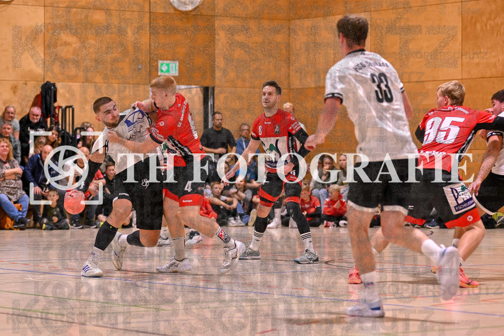 GER, SG Maulburg/Steinen - HSG Dreiland, Handball, Landesliga Suedbaden, 4. Spieltag, Saison 2024/2025, 12.10.2024 | Jannick Eichin (SG Maulburg/Steinen, #04) kommt nicht an den Ball bei Clirim Maraj (HSG Dreiland, #13)GER, SG Maulburg/Steinen - HSG Dreiland, Handball, Landesliga Suedbaden, 4. Spieltag, Saison 2024/2025, 12.10.2024Foto: TH Fotografie/Thomas Hess