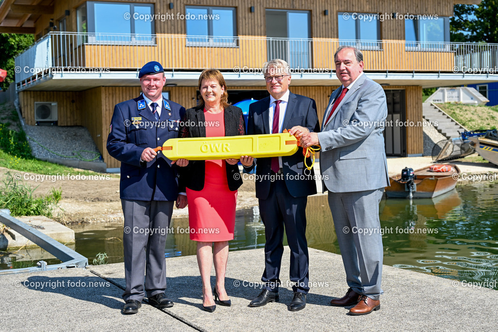 Linz AG_ Wasserrettung Pichlingersee_ 12.09.2023-14 | 12.09.2023, Linz Pichling, AUT, Linz AG, Eroeffnung des neuen Gebaeude der Wasserrettung, im Bild Toni Eder (Wasserrettung), Karin Hoerzing (SP, Vize-Bgmin. der Stadt Linz), Klaus Luger (SP, Bgm. der Stadt Linz), Erich Haider (Generaldirektor der LINZ AG)