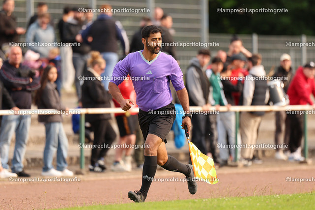 Fußball I Junioren I Kreispokal Lübeck I Finale I JSG Concordia Lübeck - TSV Siems I 09.06.2025.129 | Omid Jamshidi (2. Assistent) - Realisiert mit Pictrs.com