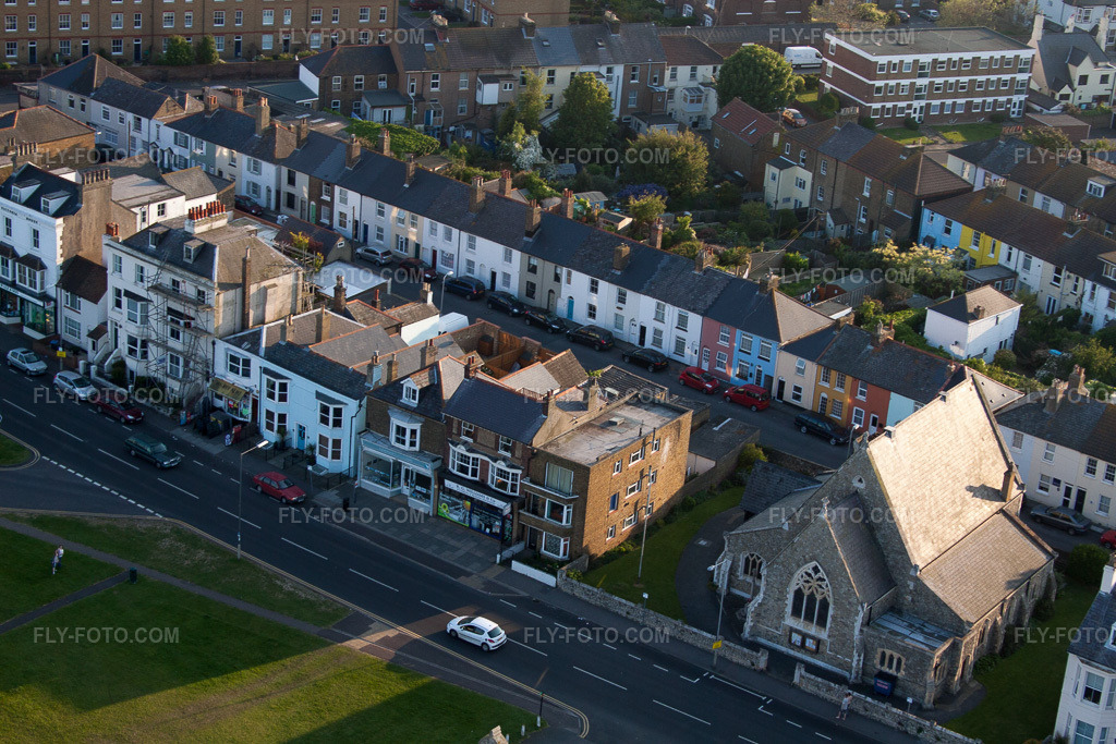 Aerial view: View of the town in Deal in the state England, Great Britain. – Photo: IMG_50883.jpg taken on 05/27/2012 by Werner Riehm/FLY-FOTO.com – Resolution of the original: 4752 x 3168 px