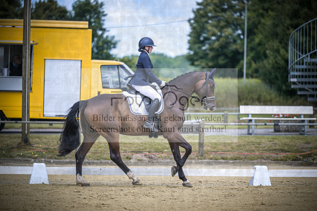 DOS_1028 | Entdecke hochwertige Reitturnierfotos von Foto Oger. Professionell, emotional und authentisch – jetzt Lieblingsmomente im Shop bestellen.Deutschlandweite Turnierfotografie. - Realisiert mit Pictrs.com