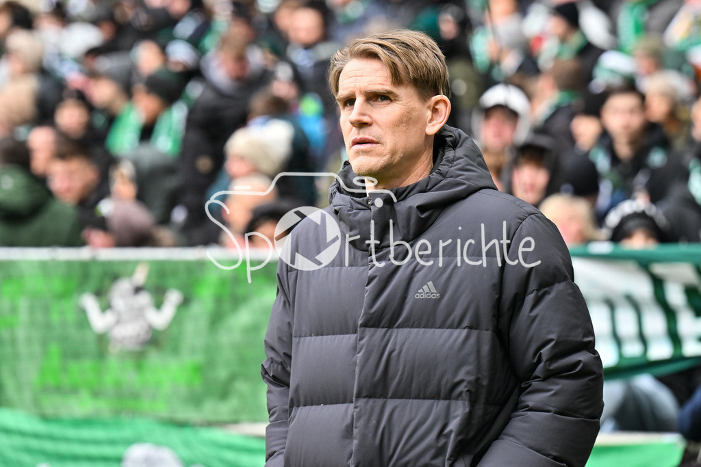SV Werder Bremen - FC Bayern München | BREMEN, GERMANY - 14. FEBRUARY: im Bild FC Bayern Sportdirektor Christoph FREUND / Einzelfoto / Freisteller während dem Bundesligamatch zwischen dem SV Werder Bremen und dem FC Bayern München am 22. Spieltag im Weserstadion / DFL REGULATIONS PROHIBIT ANY USE OF PHOTOGRAPHS AS IMAGE SEQUENCES AND/OR QUASI-VIDEO