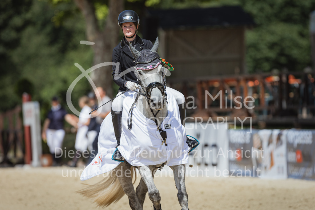 220728_BHO_BronzeTour_L-Stil_1-387 | Deine schönsten Turniermomente als professionelle Fotos! Entdecke hochwertige Pferdesport-Fotografie im Online-Shop. Jetzt Fotos finden & bestellen!