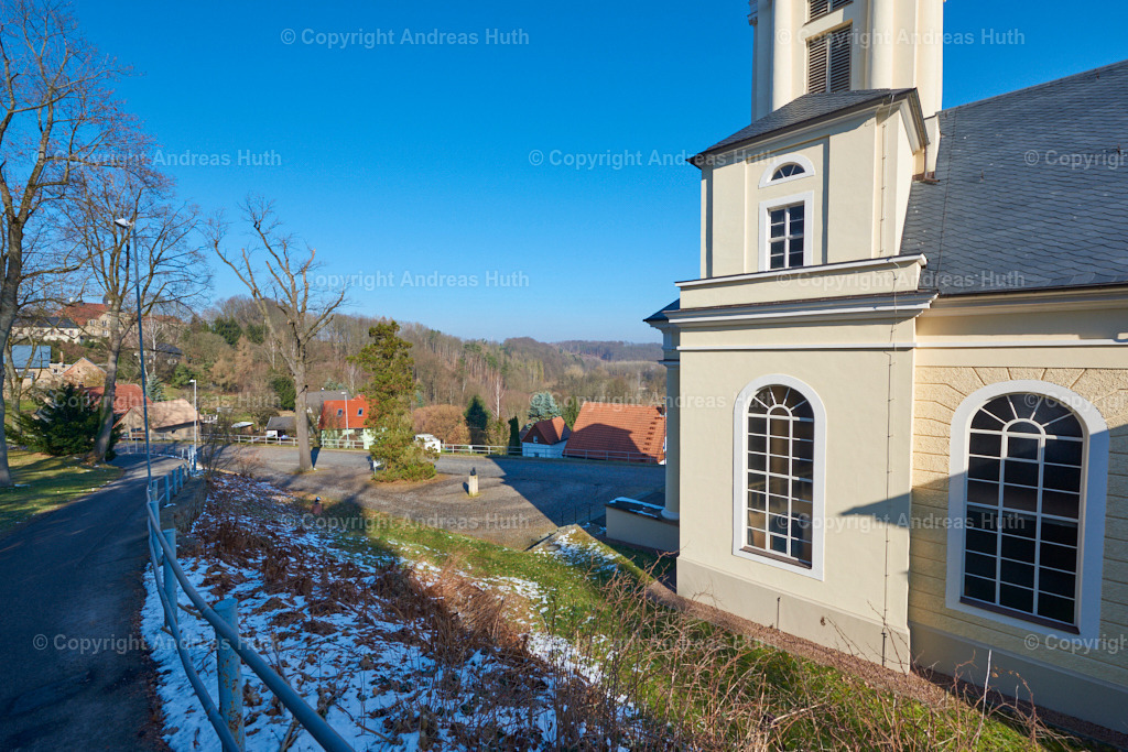 Blick von der Neuen Kirche Wolkenburg ins Tal der Zwickauer Mulde | Bedeutsame Landschaften Deutschlands - Realisiert mit Pictrs.com
