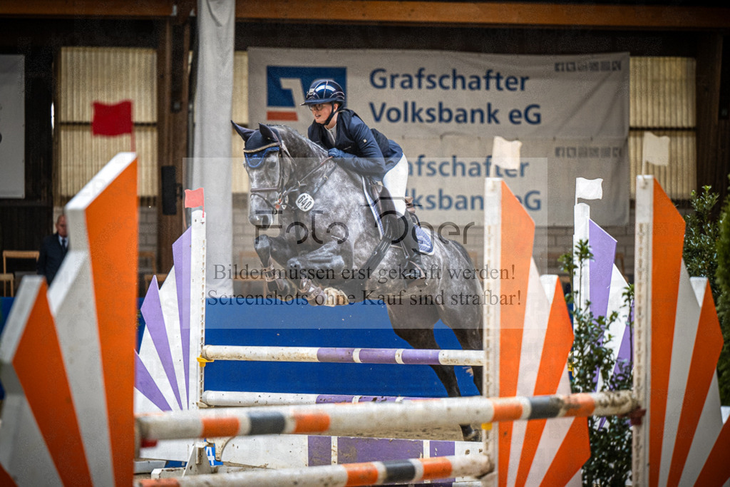 DOS_2137 | Entdecke hochwertige Reitturnierfotos von Foto Oger. Professionell, emotional und authentisch – jetzt Lieblingsmomente im Shop bestellen.Deutschlandweite Turnierfotografie. - Realisiert mit Pictrs.com