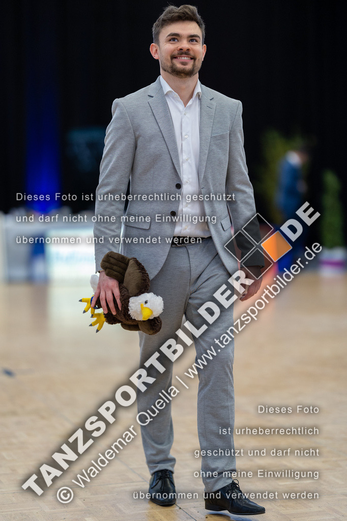 20230415-10359 | Hier finden Sie Tanz Bilder vom Latein und Standard Formationen tanzen. Sportbilder vom Tanzsport. Schöne Fotos und von Weltmeisterschaft, Europameisterschaft, Bundesliga, Regionalliga, Oberliga und Landesliga sowie von GOC Stuttgart, DanceComp, WM Bremen